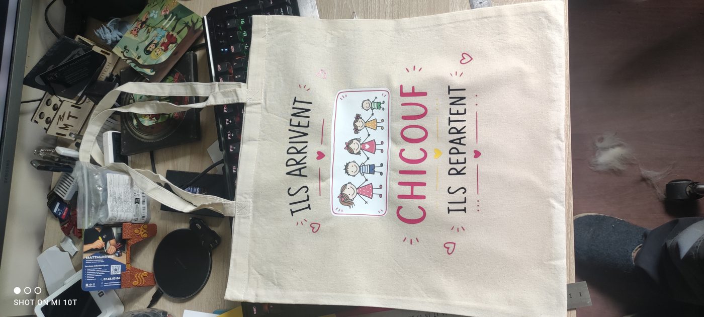 Sac en toile naturelle marqué d’une illustration couleur et d’un texte
